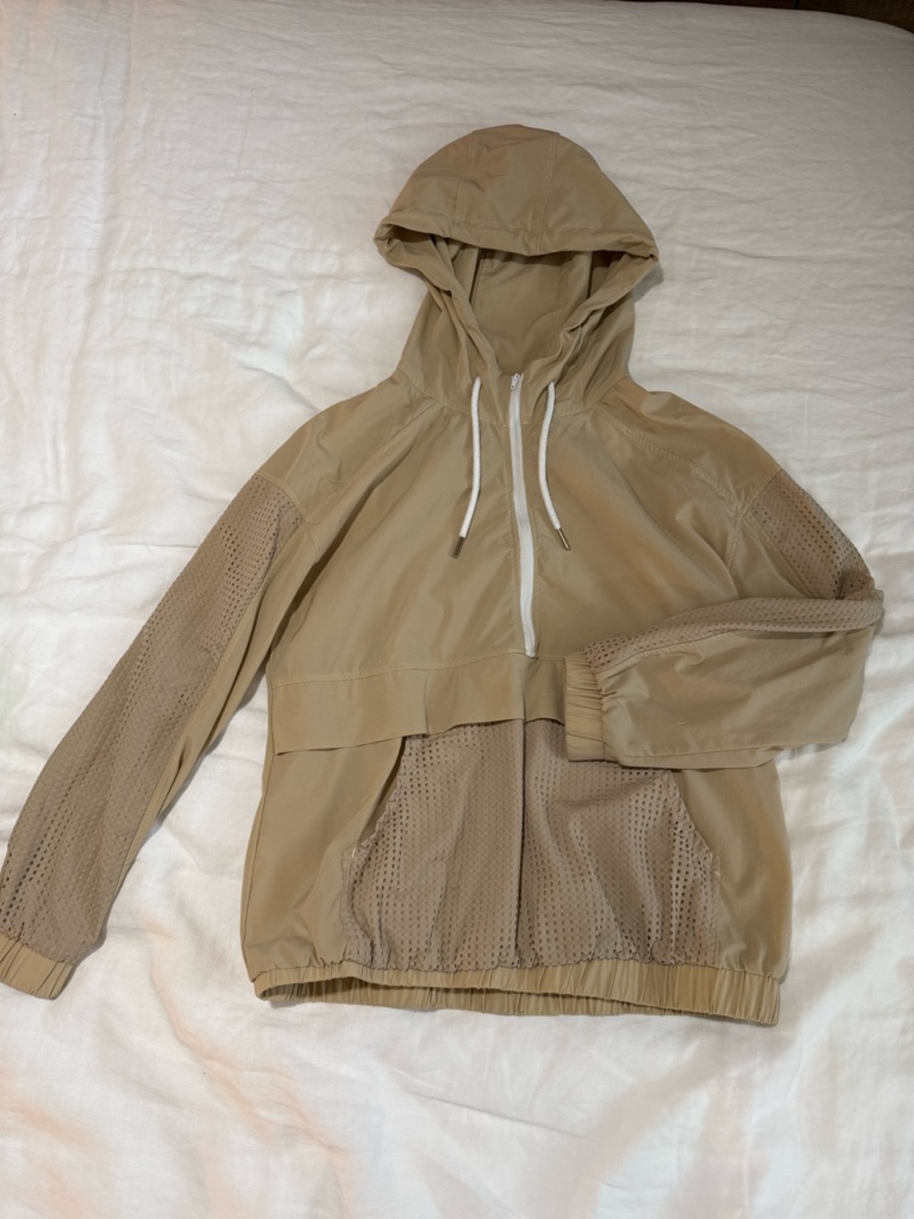Lightweight Hooded Windbreaker